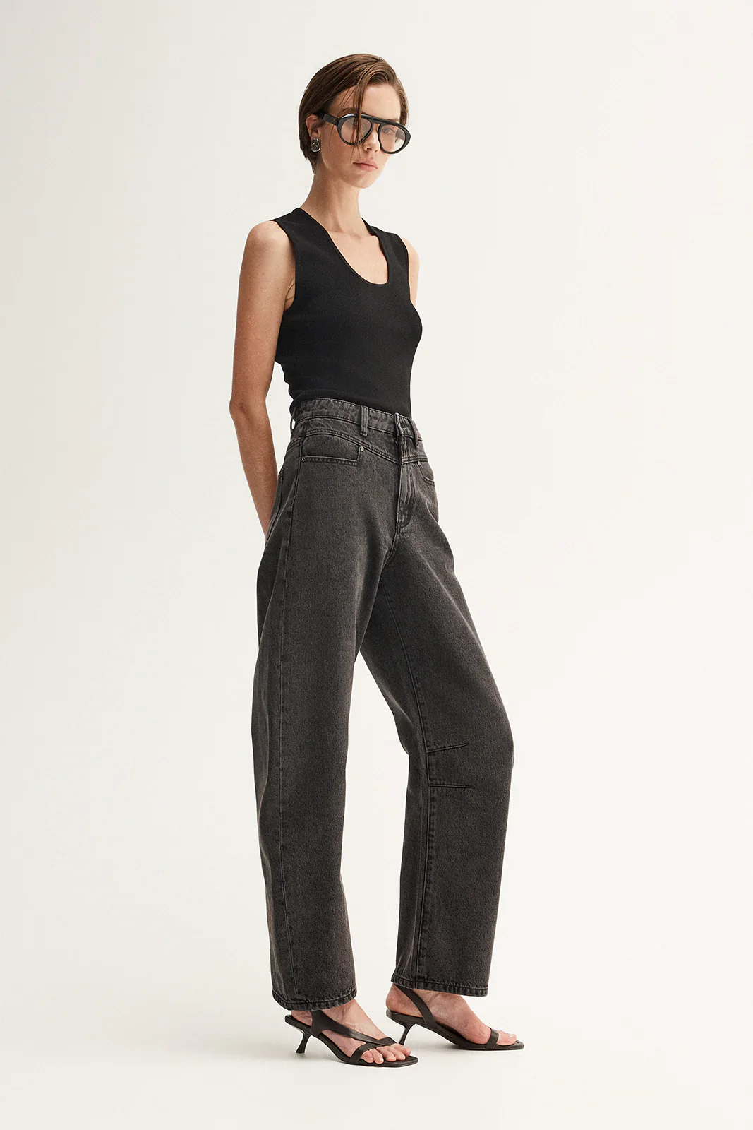 Chelsea Barrel Leg Jean in Black - Image 4