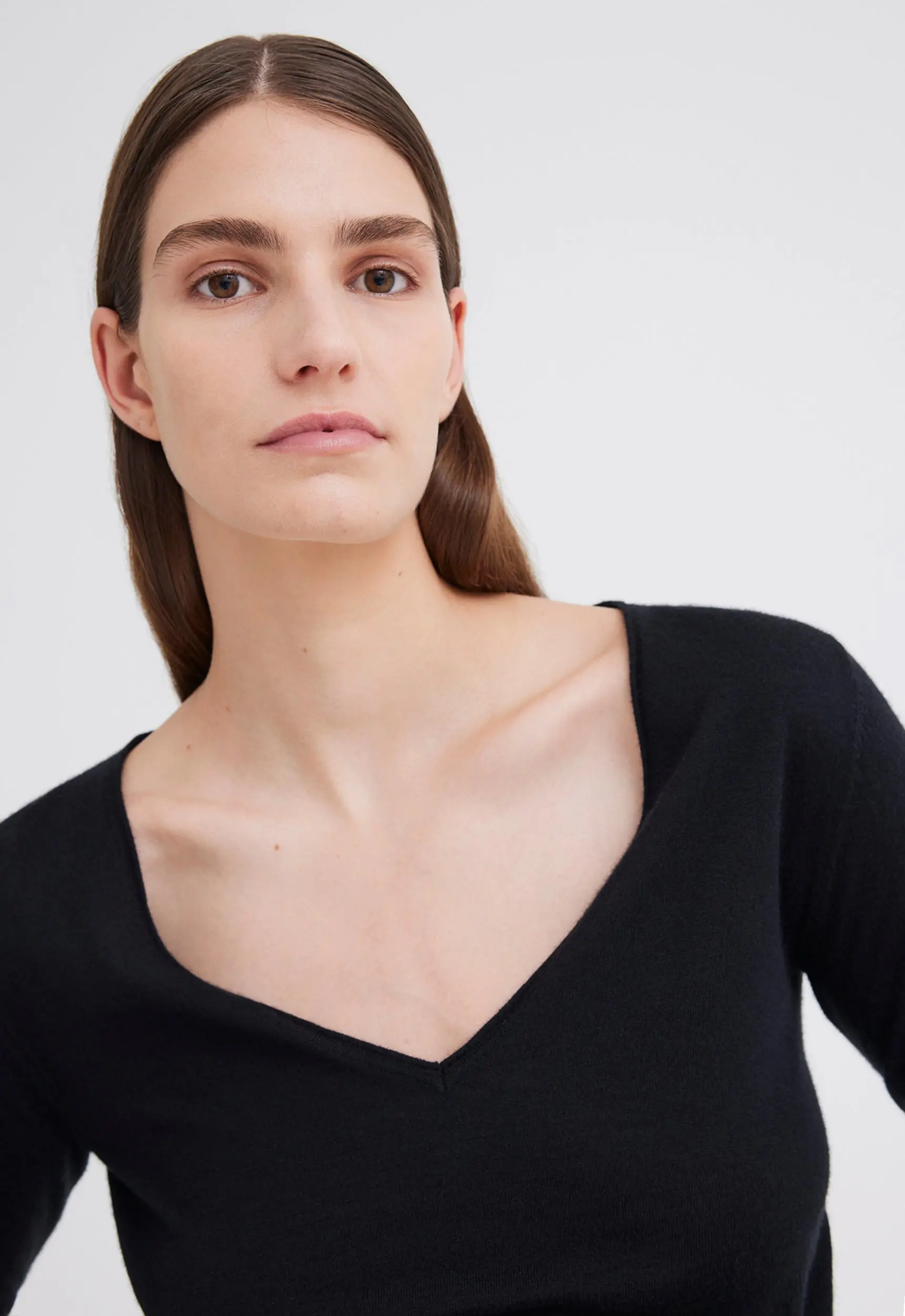 Elco Cashmere Sweater in Black - Image 3