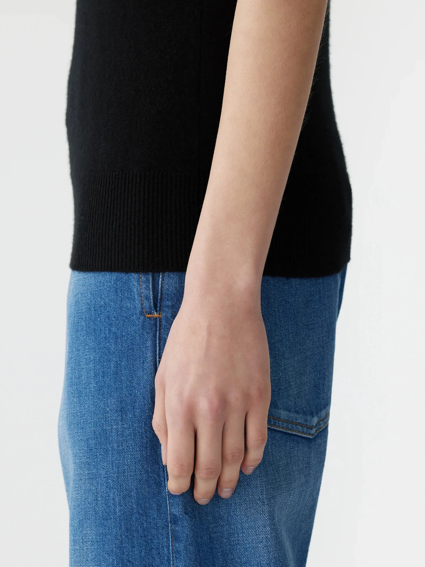 Slim Muscle Tank Knit - Image 4